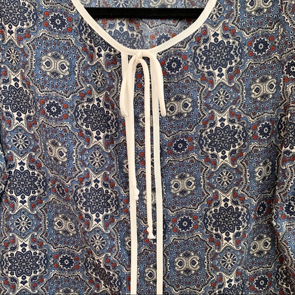 LE LIS Blue and White Short Sleeve Blouse - Picture 2 of 7